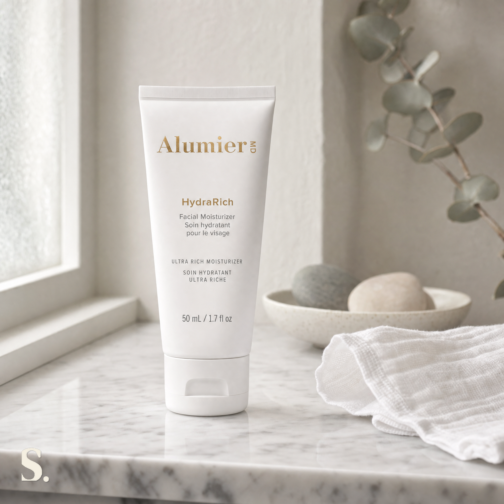 AlumierMD HydraRich Moisturiser, in a lifestyle bathroom setting — Skintique review